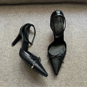 Vintage Gucci monogram bow heels